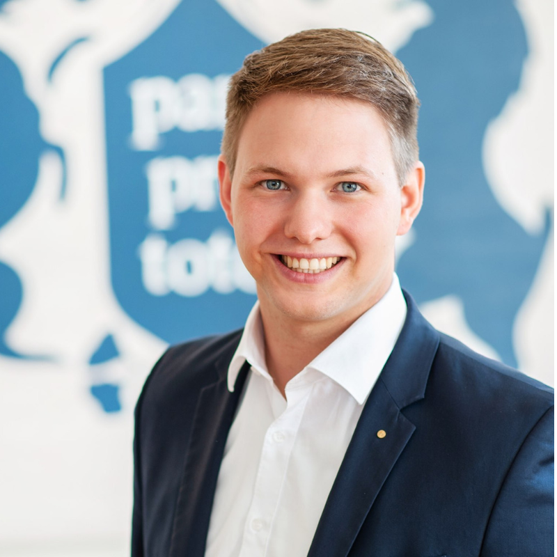  Marcel Adolf